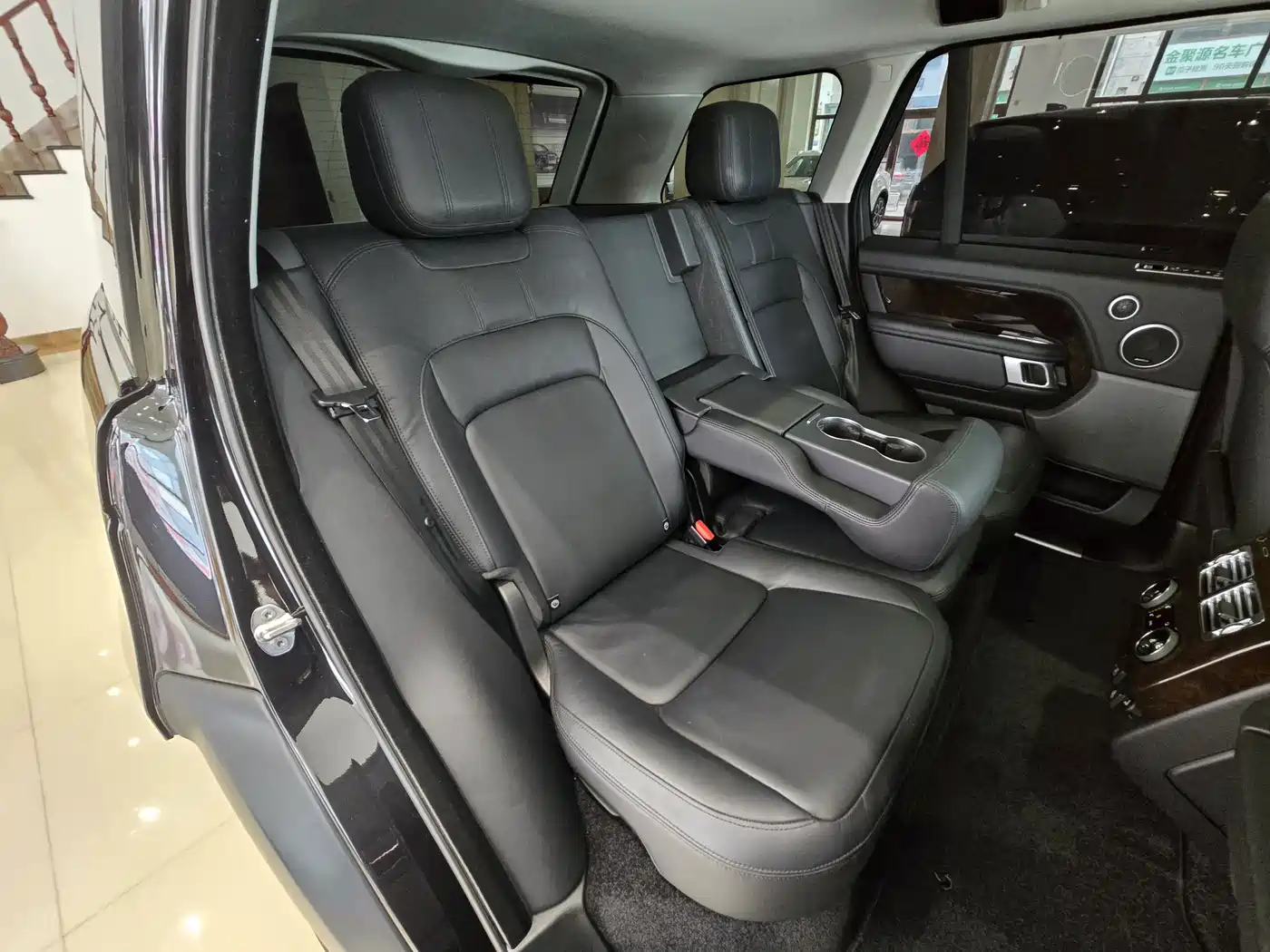 Land Rover Range Rover 2022 3.0 L6 360PS Golden Age Edition фото 15