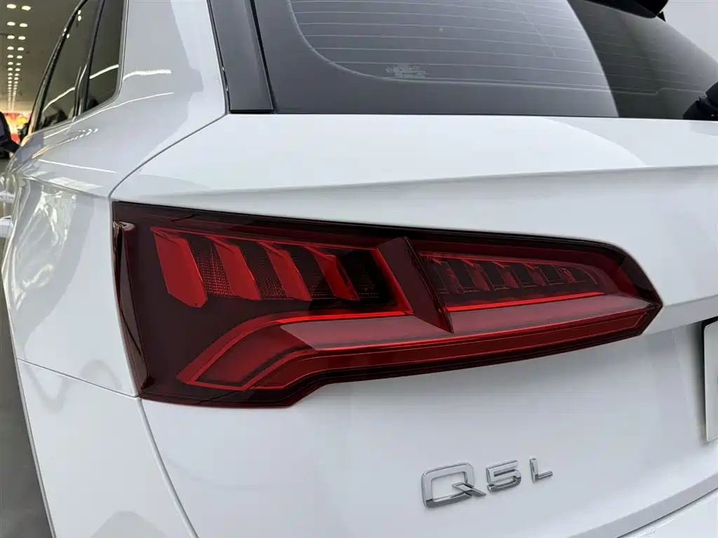 Audi Q5L 2020 Facelift 40 TFSI Honor Fashion фото 10