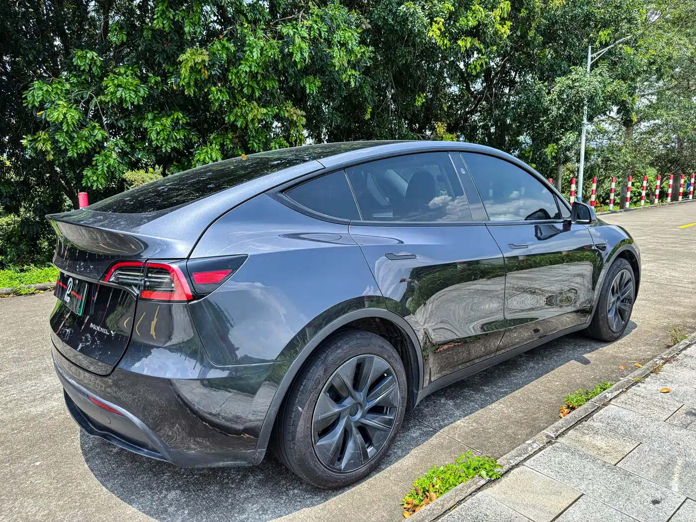 TESLA MODEL Y