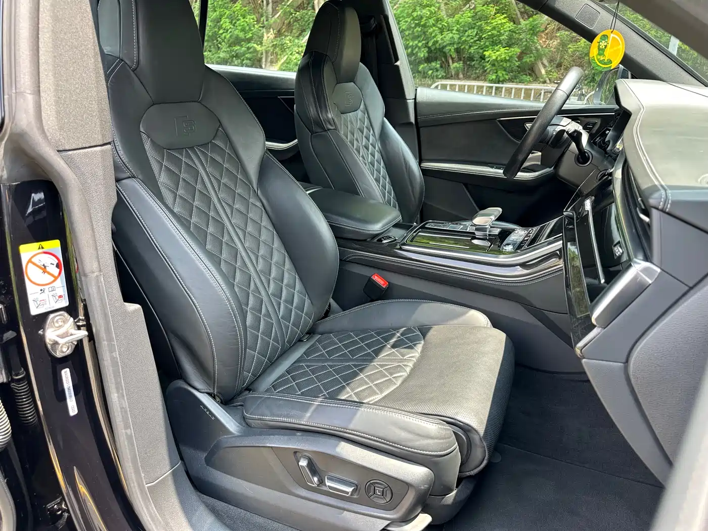 Audi Q8 2021 55 TFSI Dark Knight Limited Edition фото 17