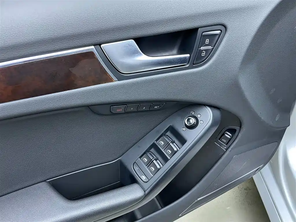 Audi A4L 2012 2.0 TFSI Automatic Technology фото 13
