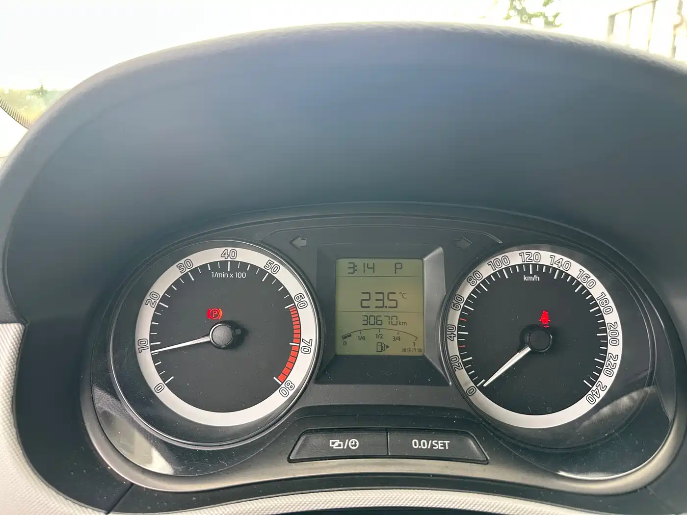 Škoda Fabia 2017 1.4L Auto Forward Edition фото 9
