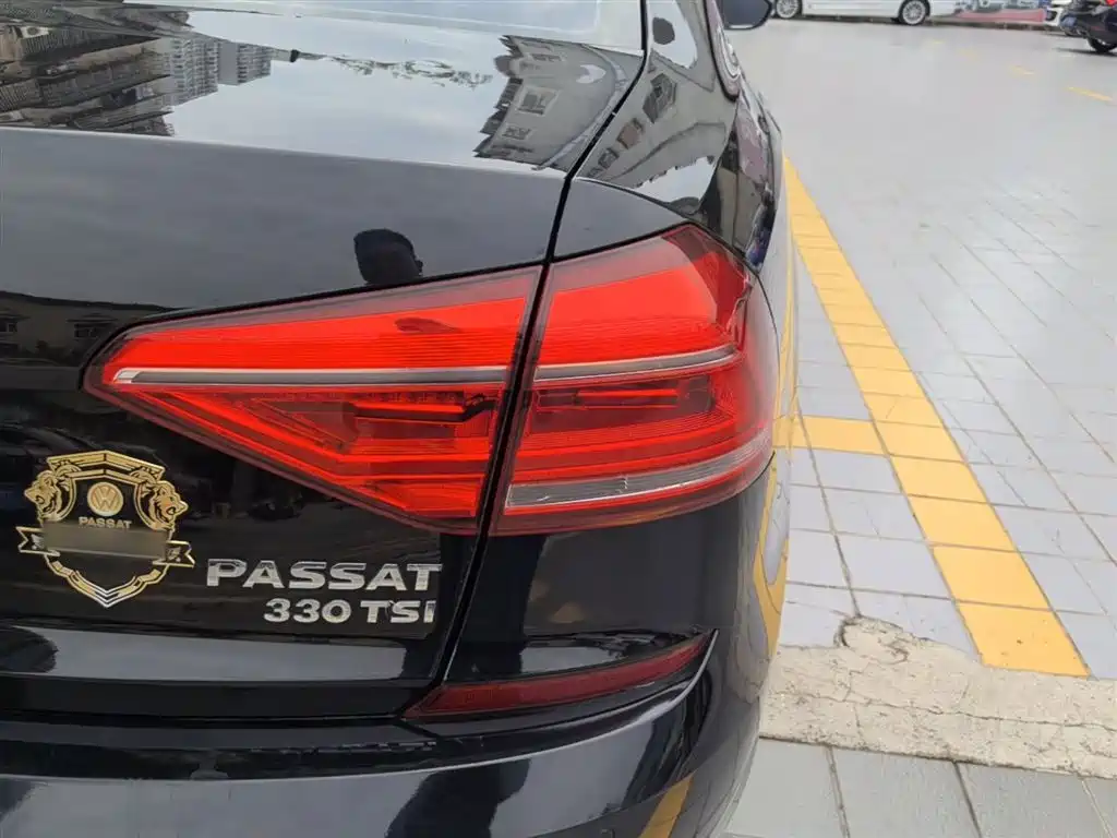 Volkswagen Passat 2016 330TSI DSG Honor Edition фото 8