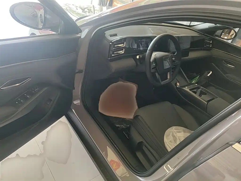 BYD Qin L 2026 DM-i 128KM Progressive фото 16