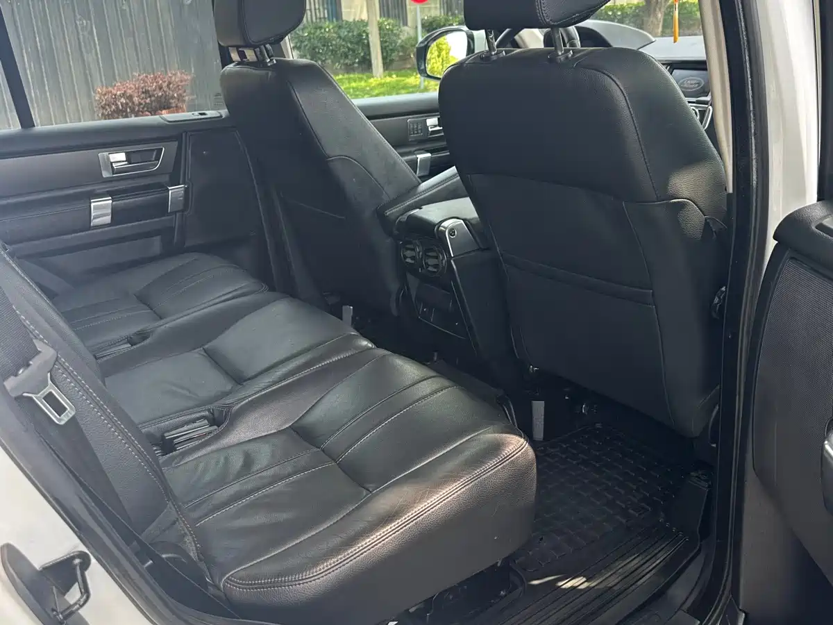Land Rover Discovery 2015 3.0 SDV6 HSE Diesel фото 10