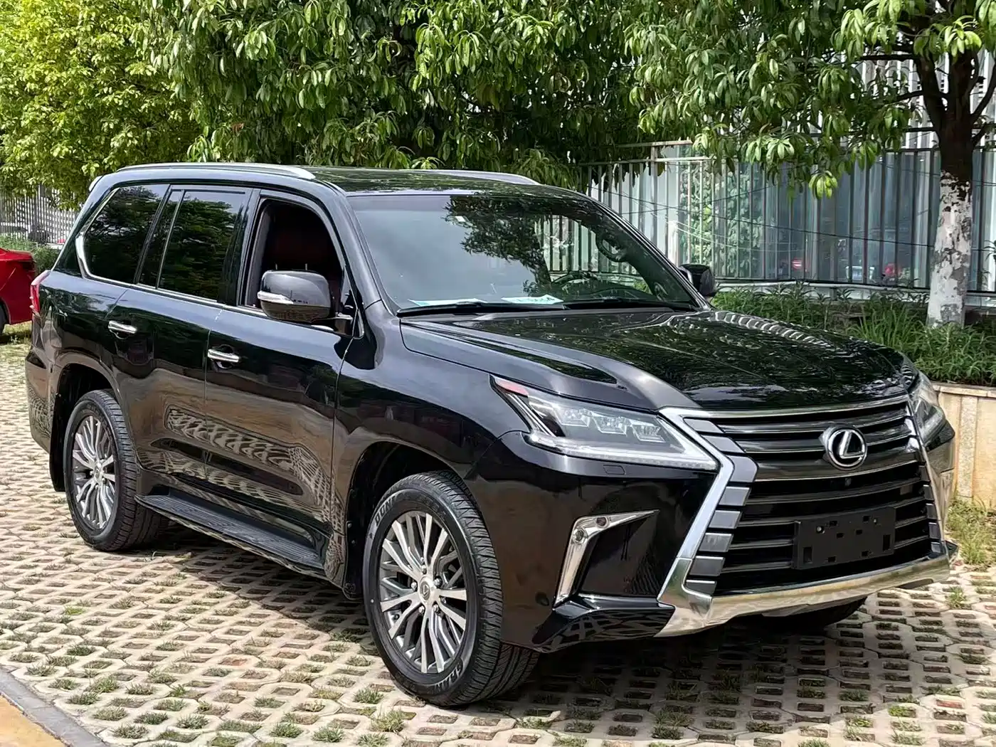Lexus LX 2017 570 Dynamic Luxury фото 3