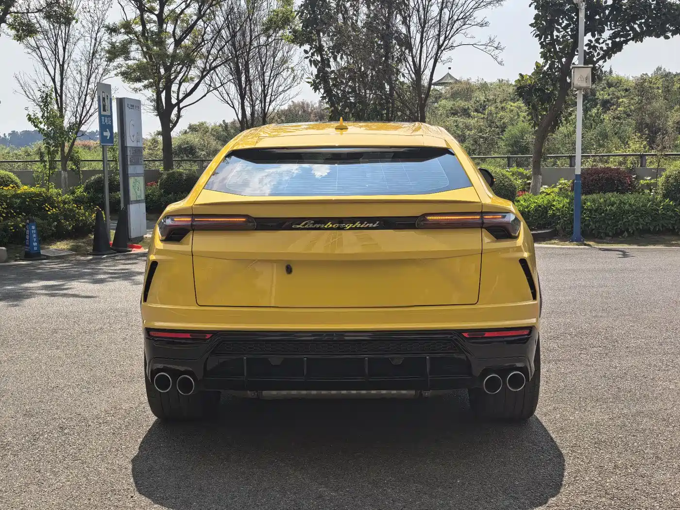LAMBORGHINI URUS