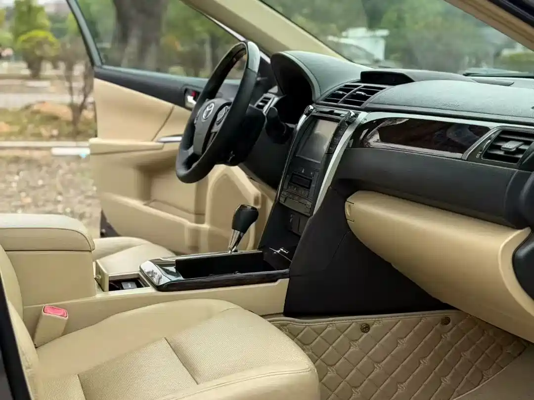 Toyota Camry 2015 2.5G Luxury Navigation Edition фото 9