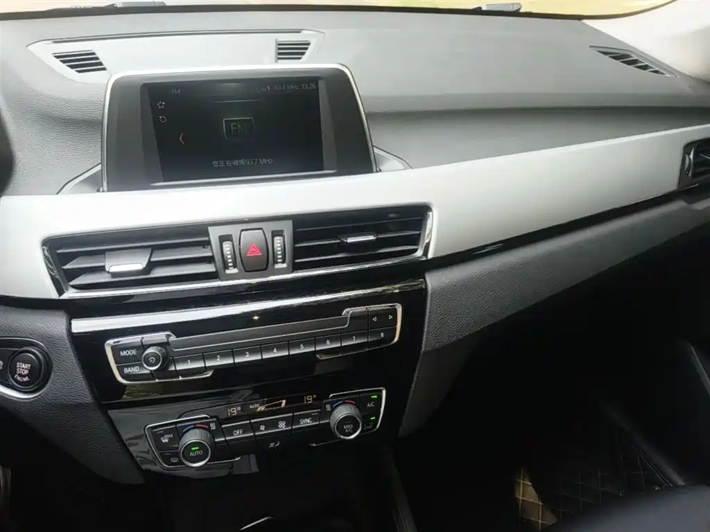 BMW X1 2019 sDrive18Li Fashion Model фото 13