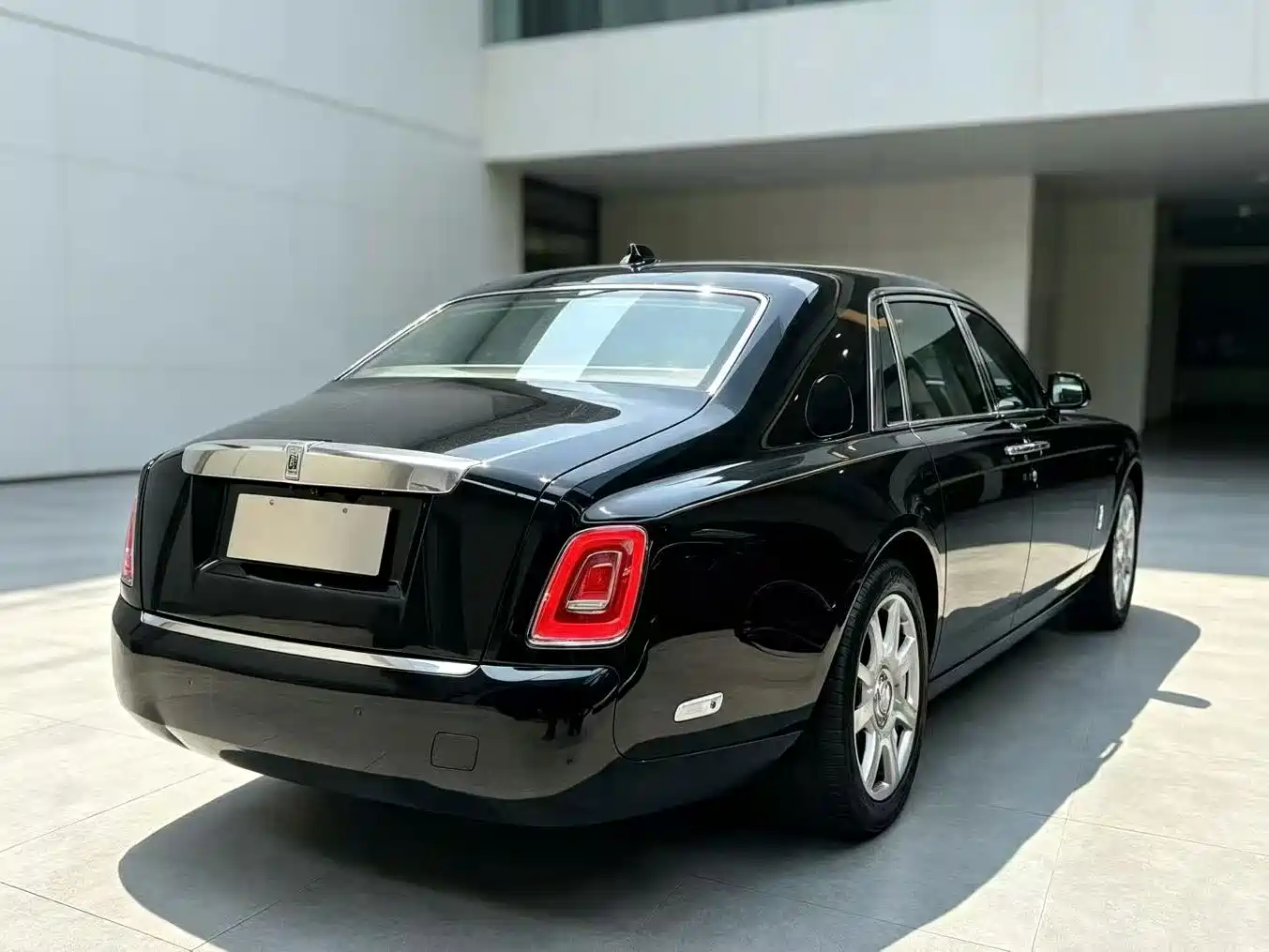 2022 Rolls-Royce Phantom