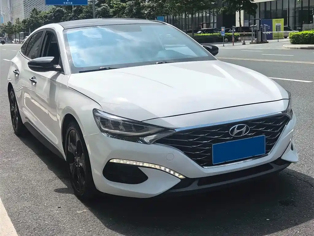 Hyundai Fista 2019 280TGDi Sport Edition China VI фото 3
