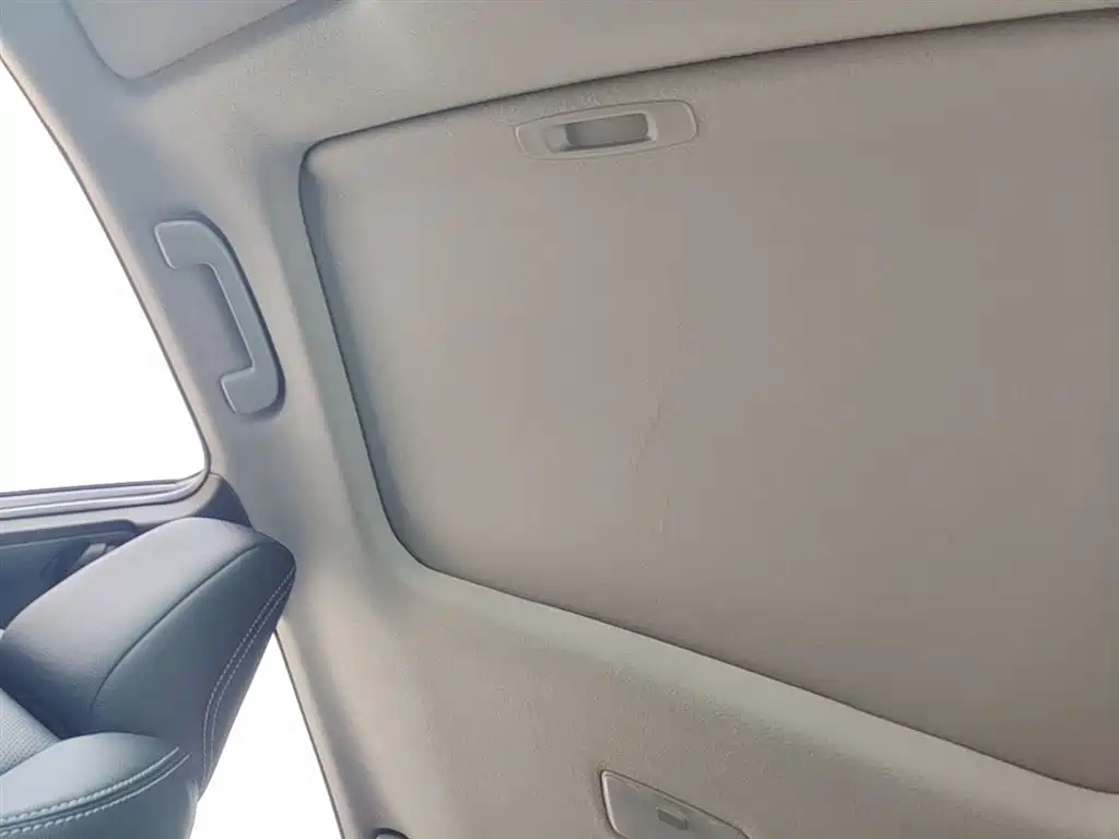Toyota Frontlander 2022 2.0L CVT Luxury Edition фото 18