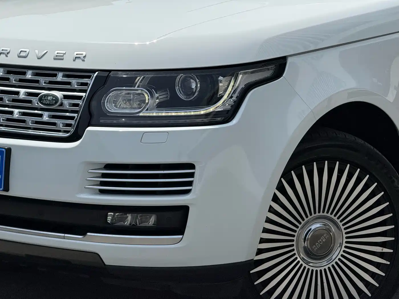 Land Rover Range Rover 2015 3.0 TDV6 Hybrid Vogue SE Genesis Extended фото 4