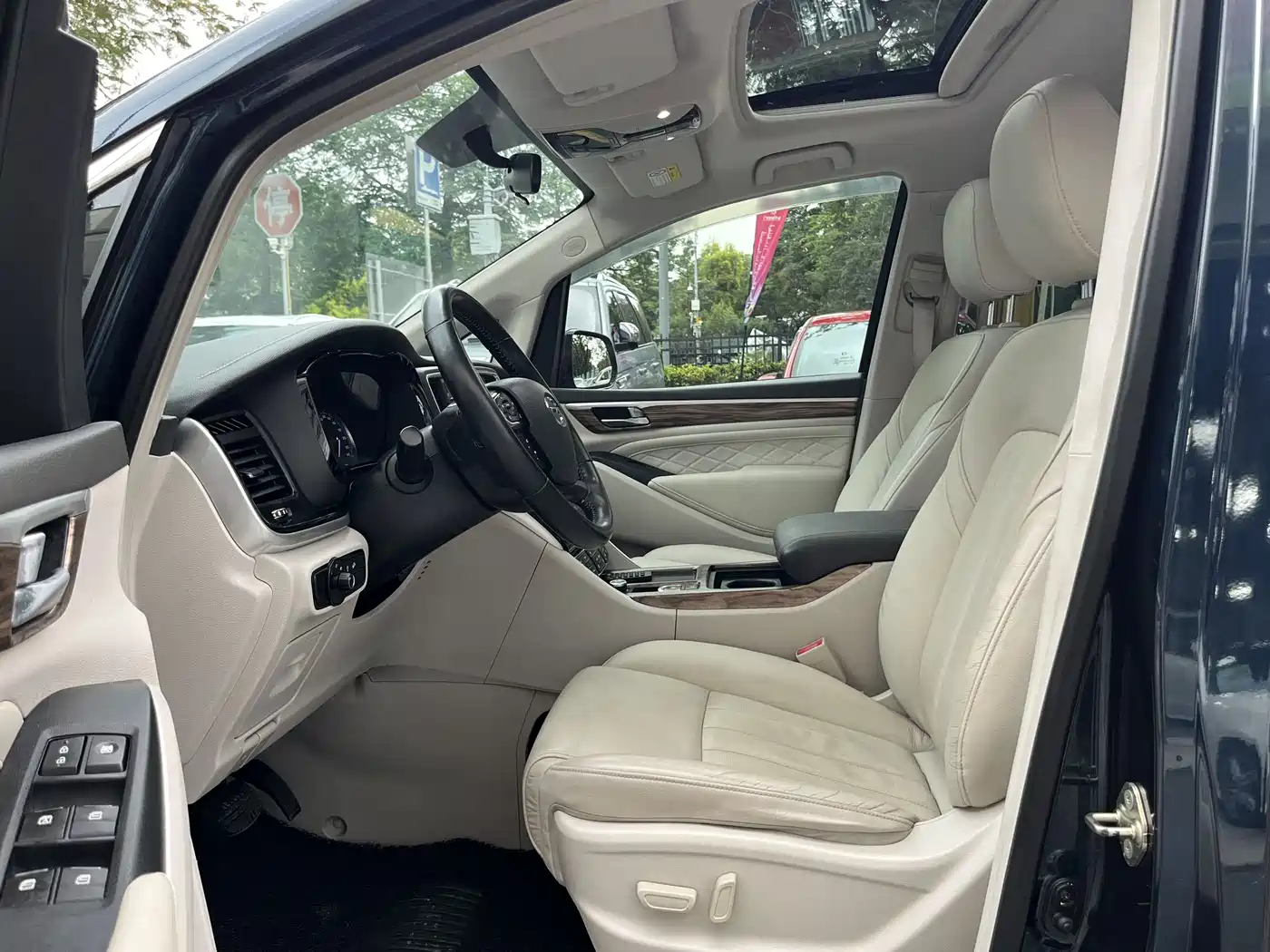 GAC Trumpchi Trumpchi M8 2018 320T Exclusive Edition фото 11
