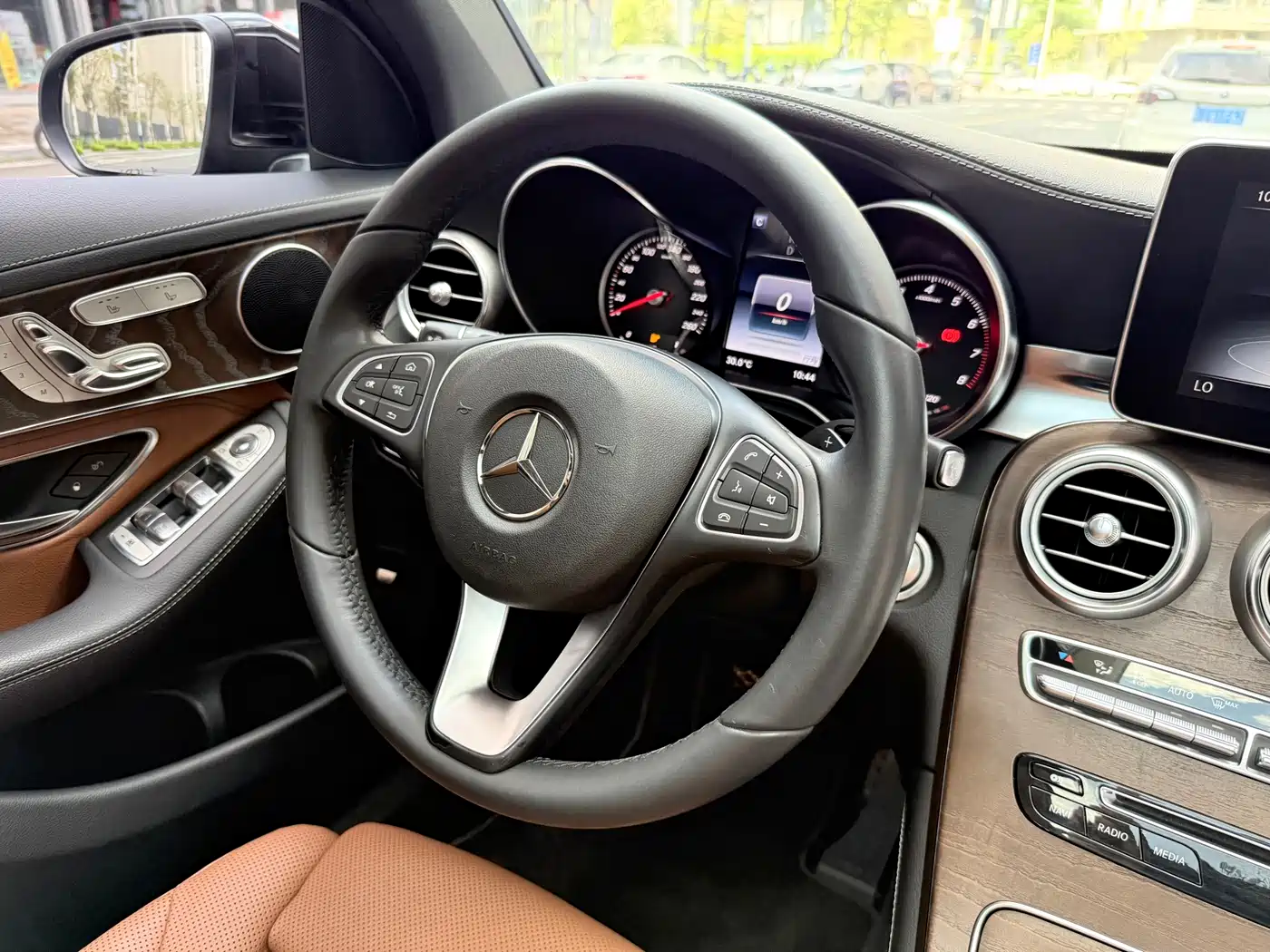 Mercedes-Benz GLC 2016 GLC 300 4MATIC Luxury фото 15