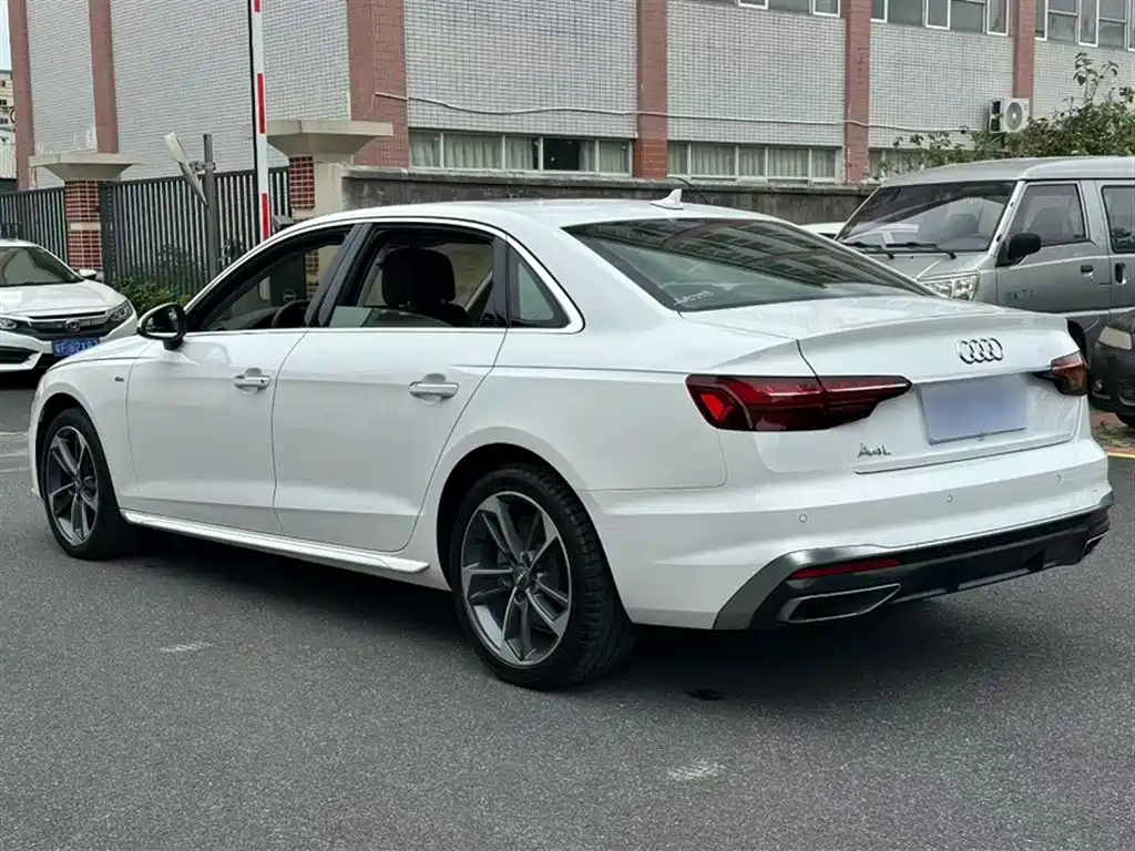 Audi A4L 2020 40 TFSI Fashion Dynamic Edition фото 3