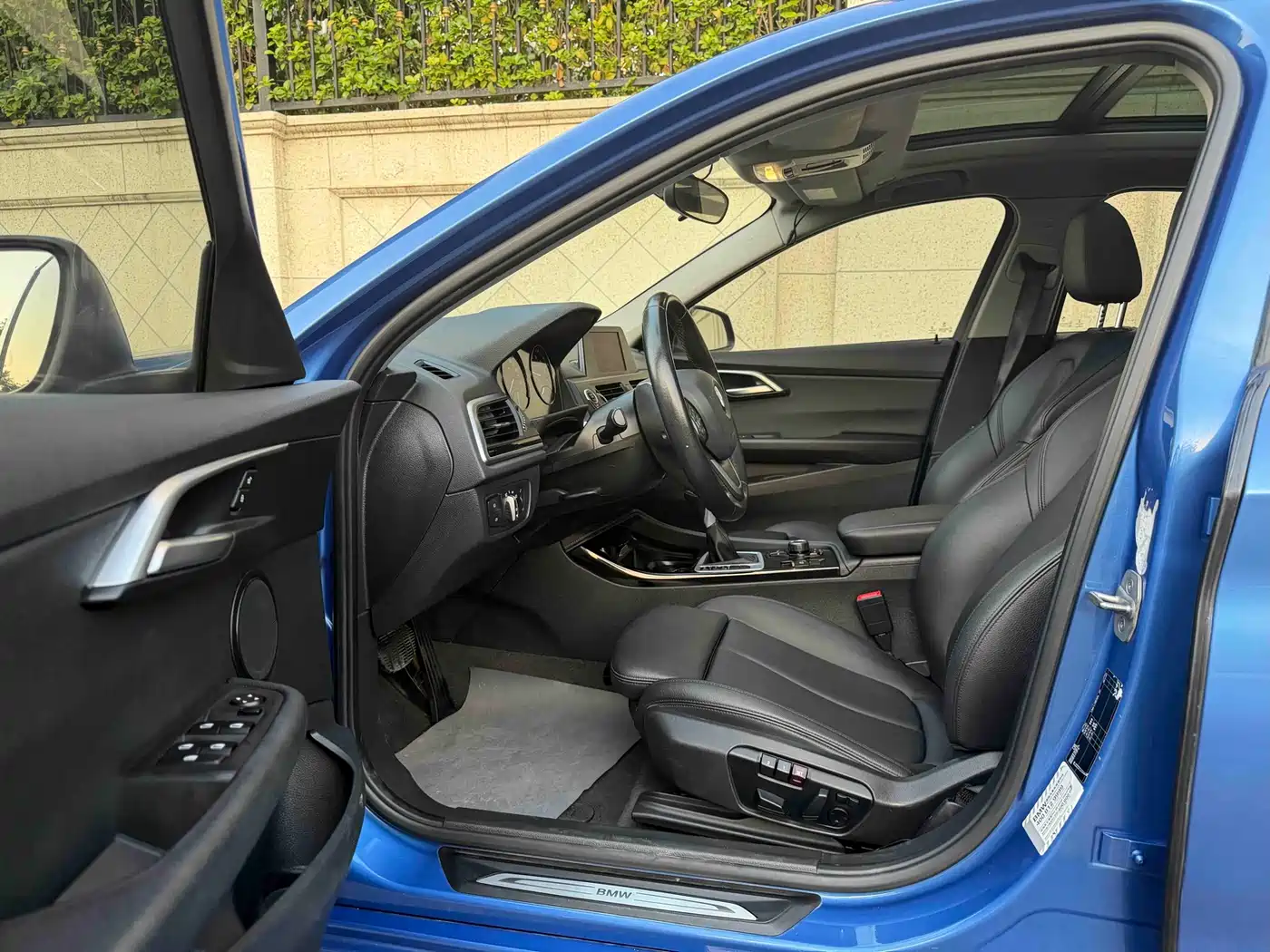 BMW 1 Series 2018 118i Sport Edition фото 6