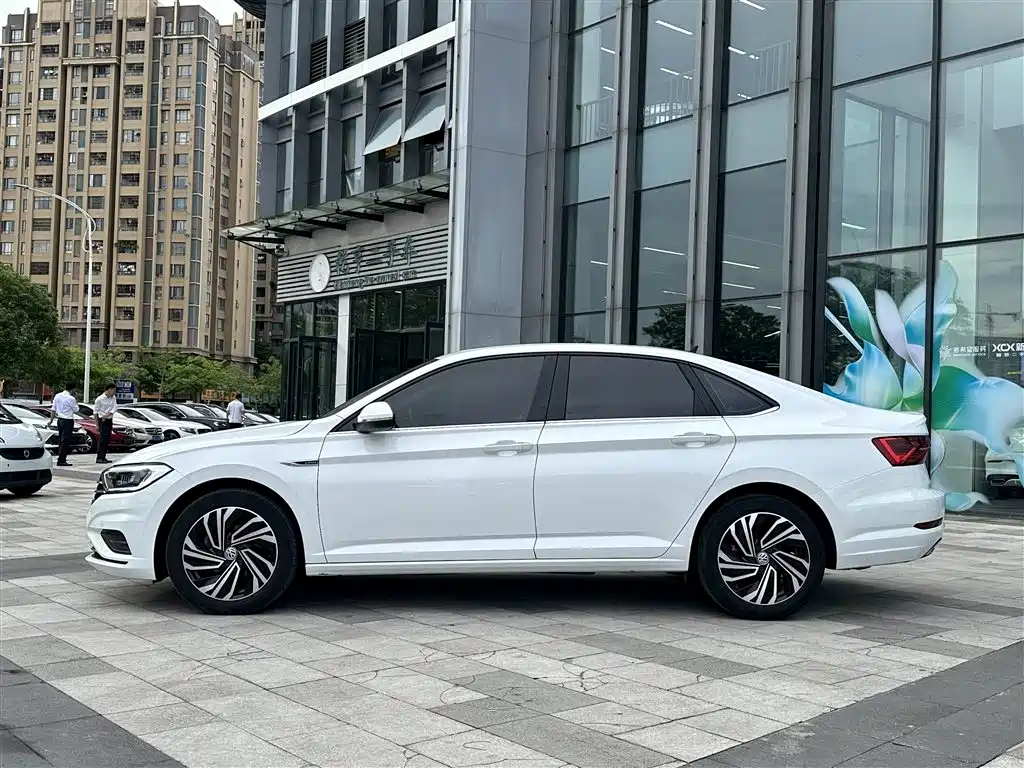 Volkswagen Sagitar 2021 280TSI DSG Luxury Smart Connect фото 3