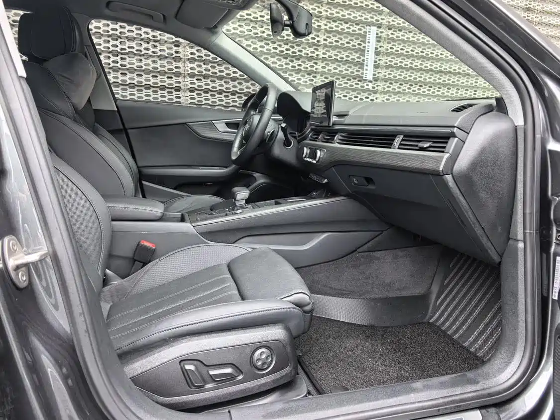 Audi A4L 2020 40 TFSI Luxury Dynamic фото 12