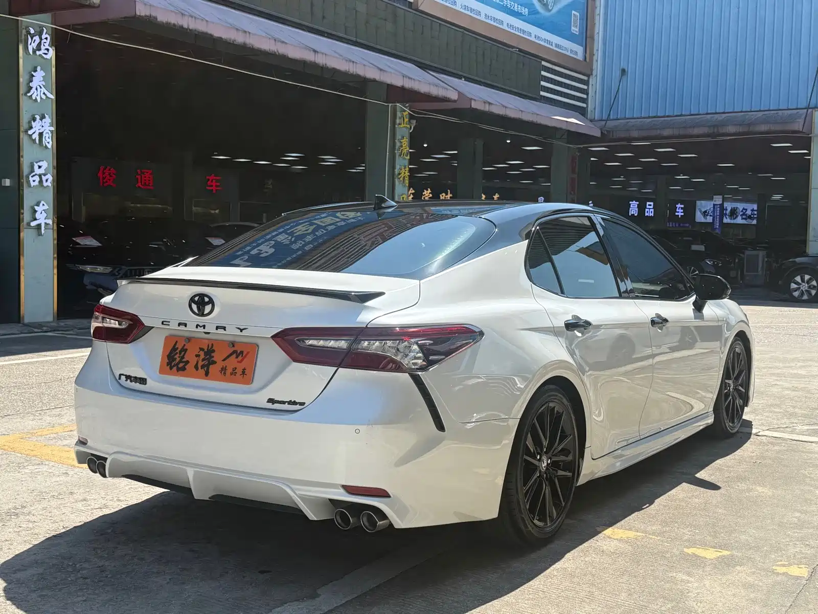 Фото 5 - Toyota Camry