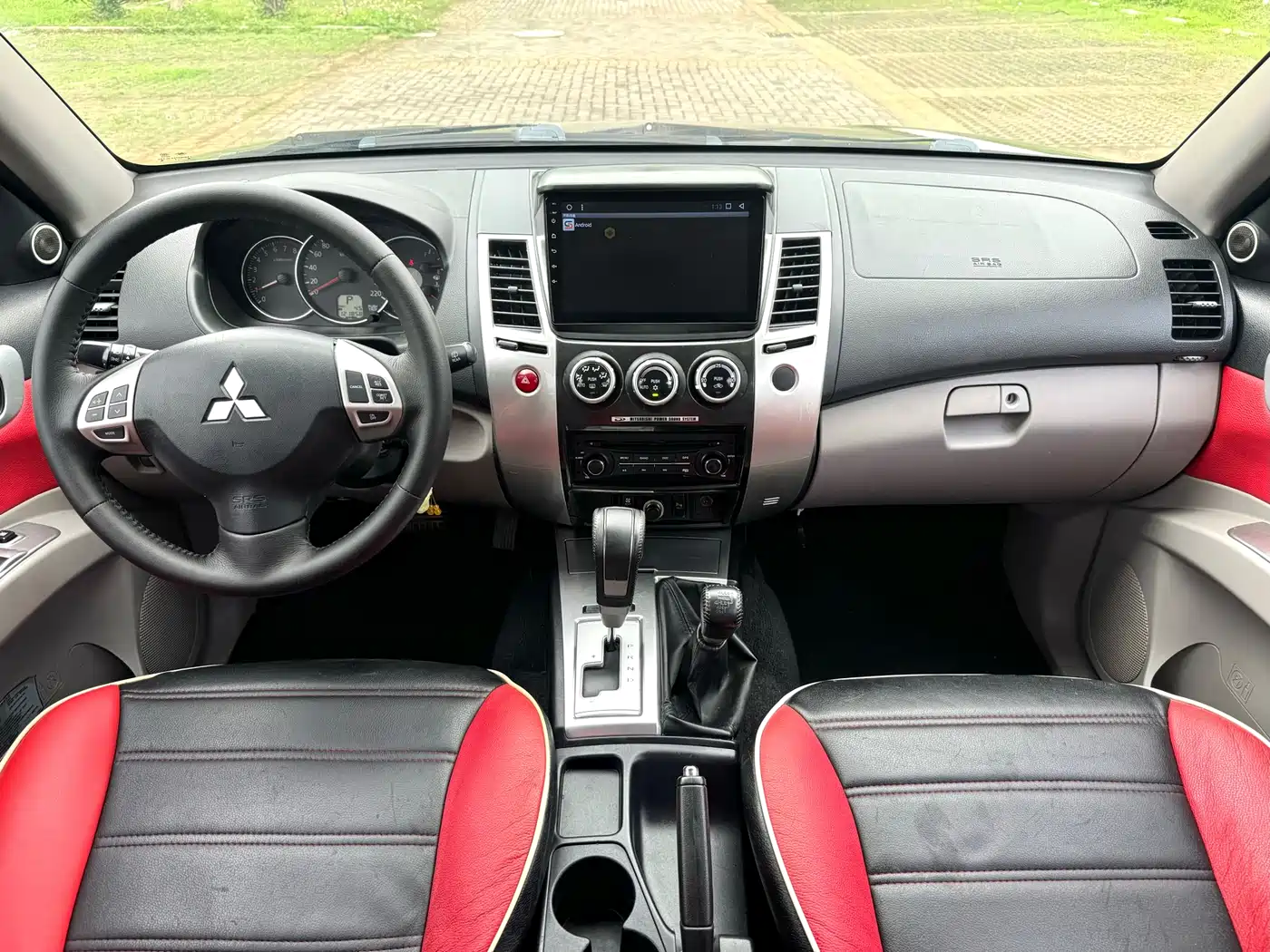 Mitsubishi Pajero Sport 2013 3.0L AWD Executive фото 6