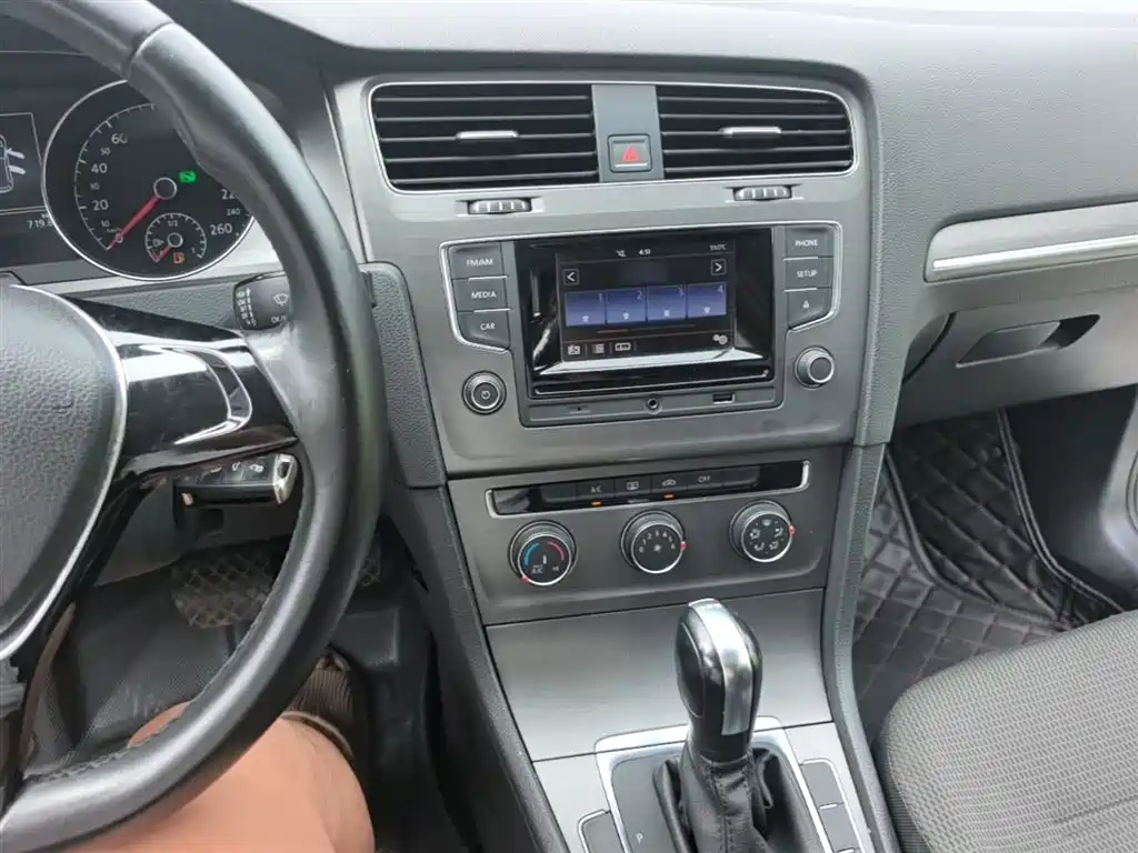 Volkswagen Golf 2016 230TSI Automatic Comfort фото 10