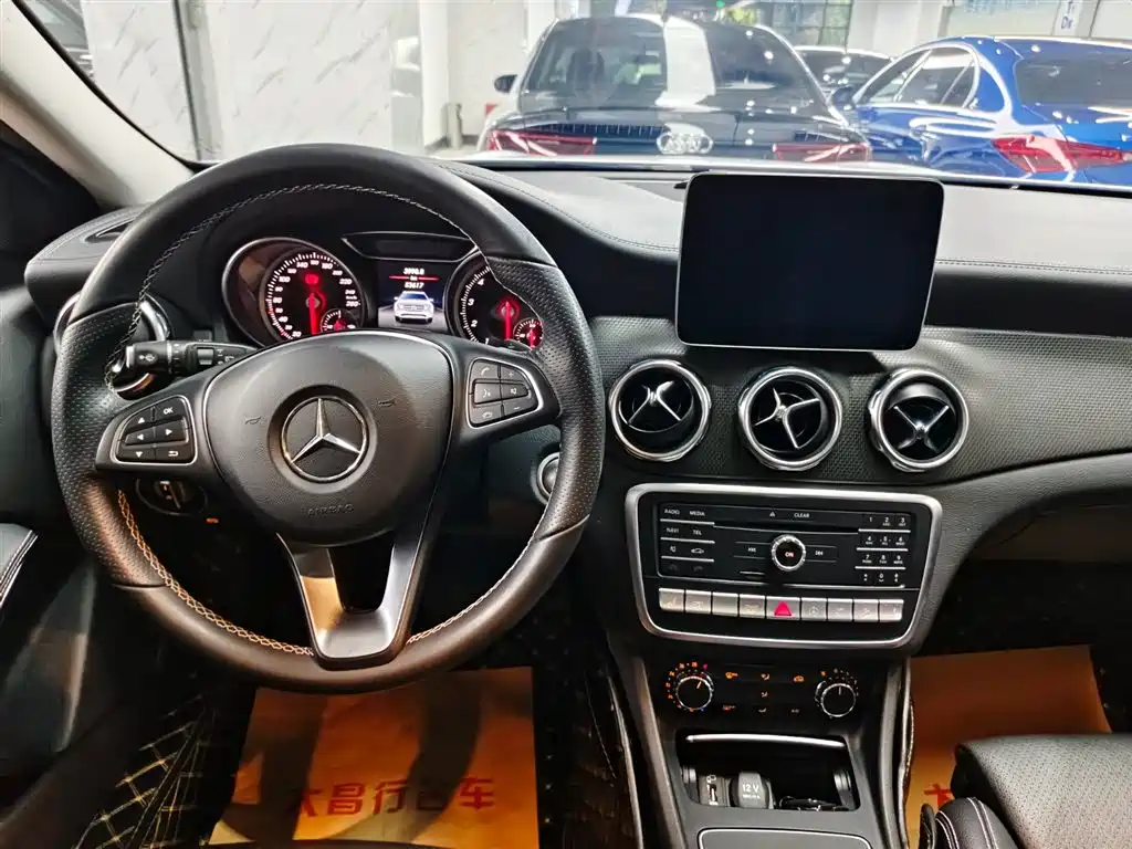 Mercedes-Benz GLA 2017 GLA 220 4MATIC Fashion фото 10