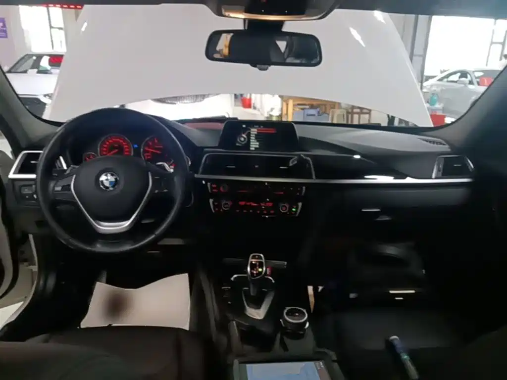 BMW 3 Series 2017 320Li M Sport фото 10