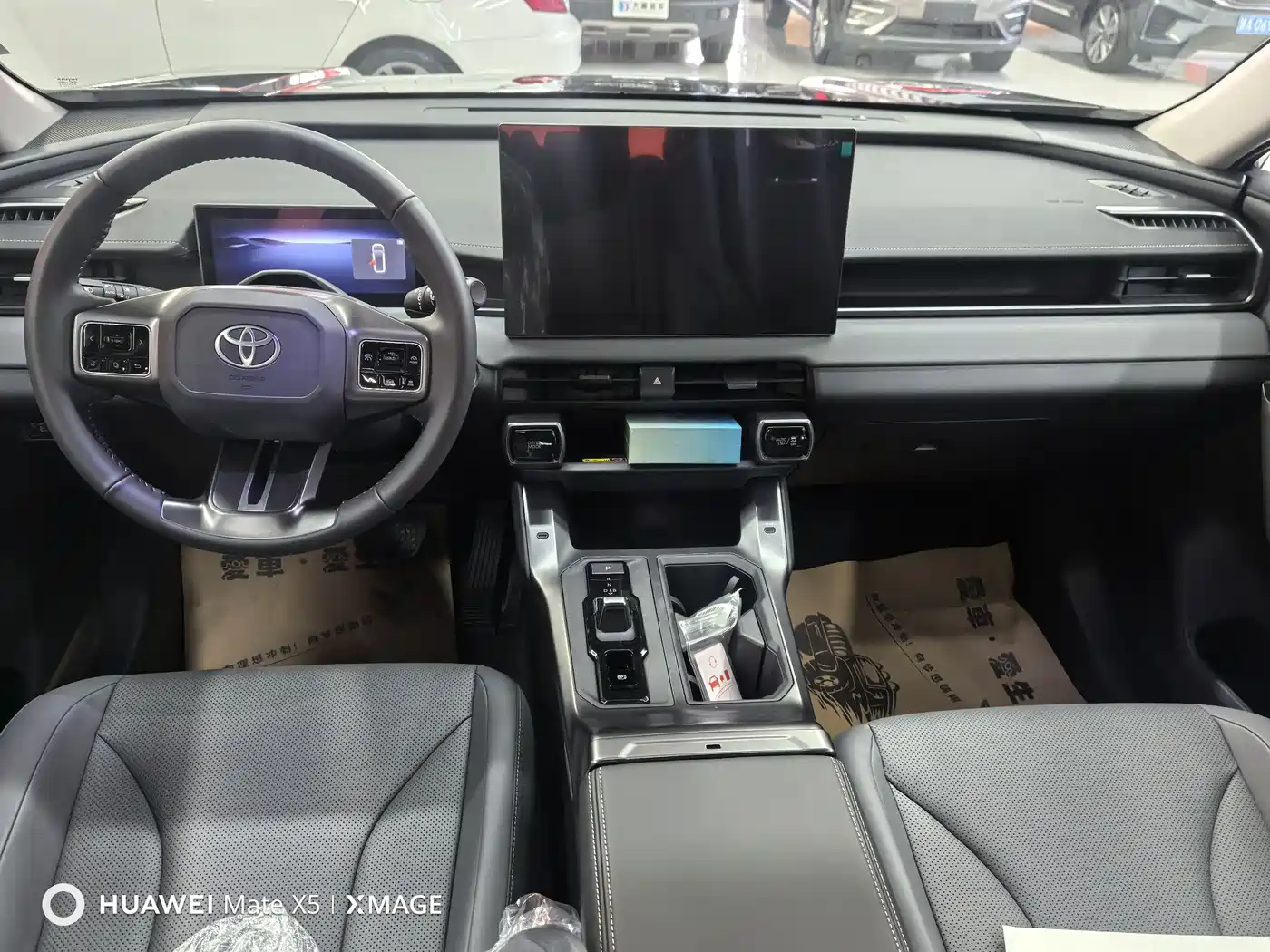 Toyota RAV4 Rongfang 2026 Model Hybrid 2.0L E-CVT 2WD Premium фото 8