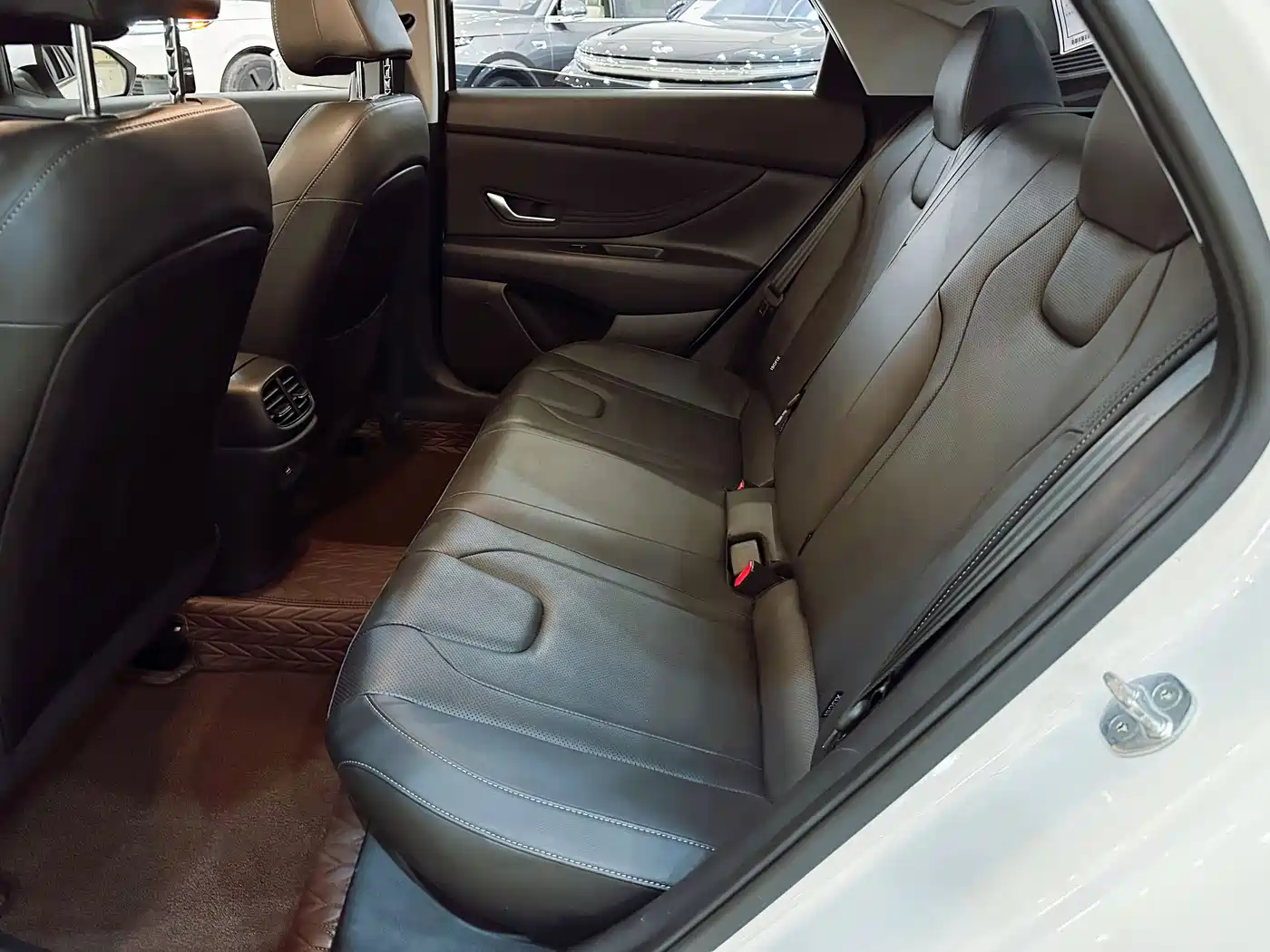 Hyundai Elantra 2022 1.5L CVT GLX Elite Edition фото 9