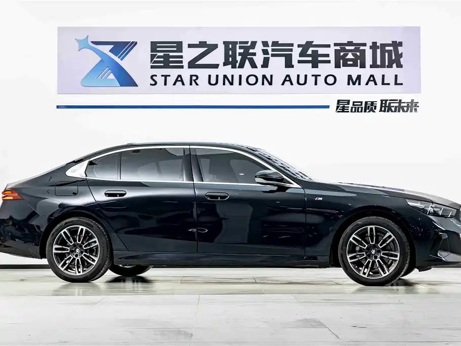 BMW 5 Series 2024 525Li M Sport Package фото 5