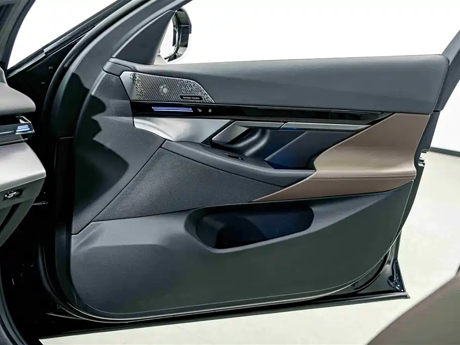 BMW 5 Series 2024 525Li M Sport Package фото 15