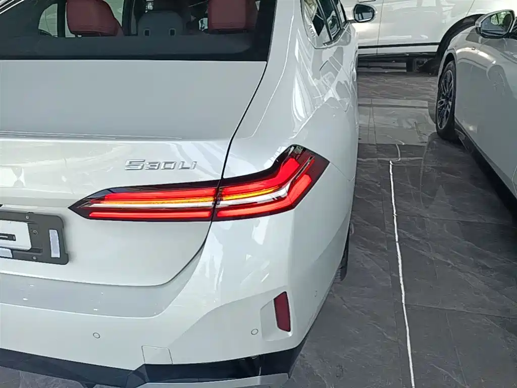 BMW 5 Series 2024 530Li xDrive M Sport Package фото 8