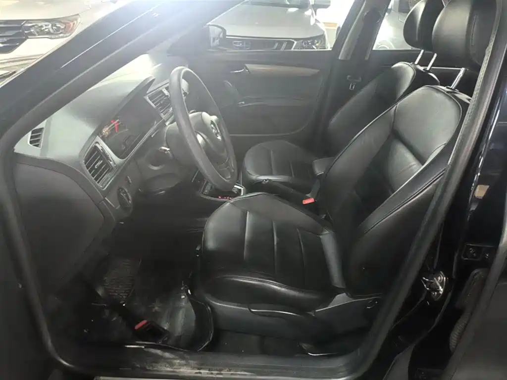 Volkswagen Lavida 2013 Facelift Classic 1.6L Automatic Comfort фото 15