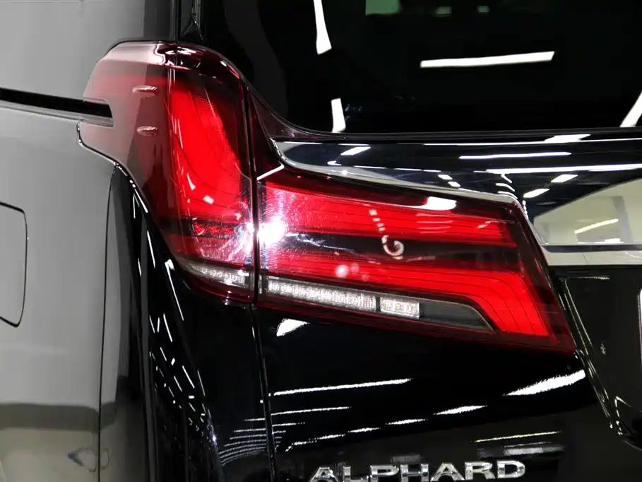 Toyota Alphard 2021 Hybrid 2.5L Premium фото 32