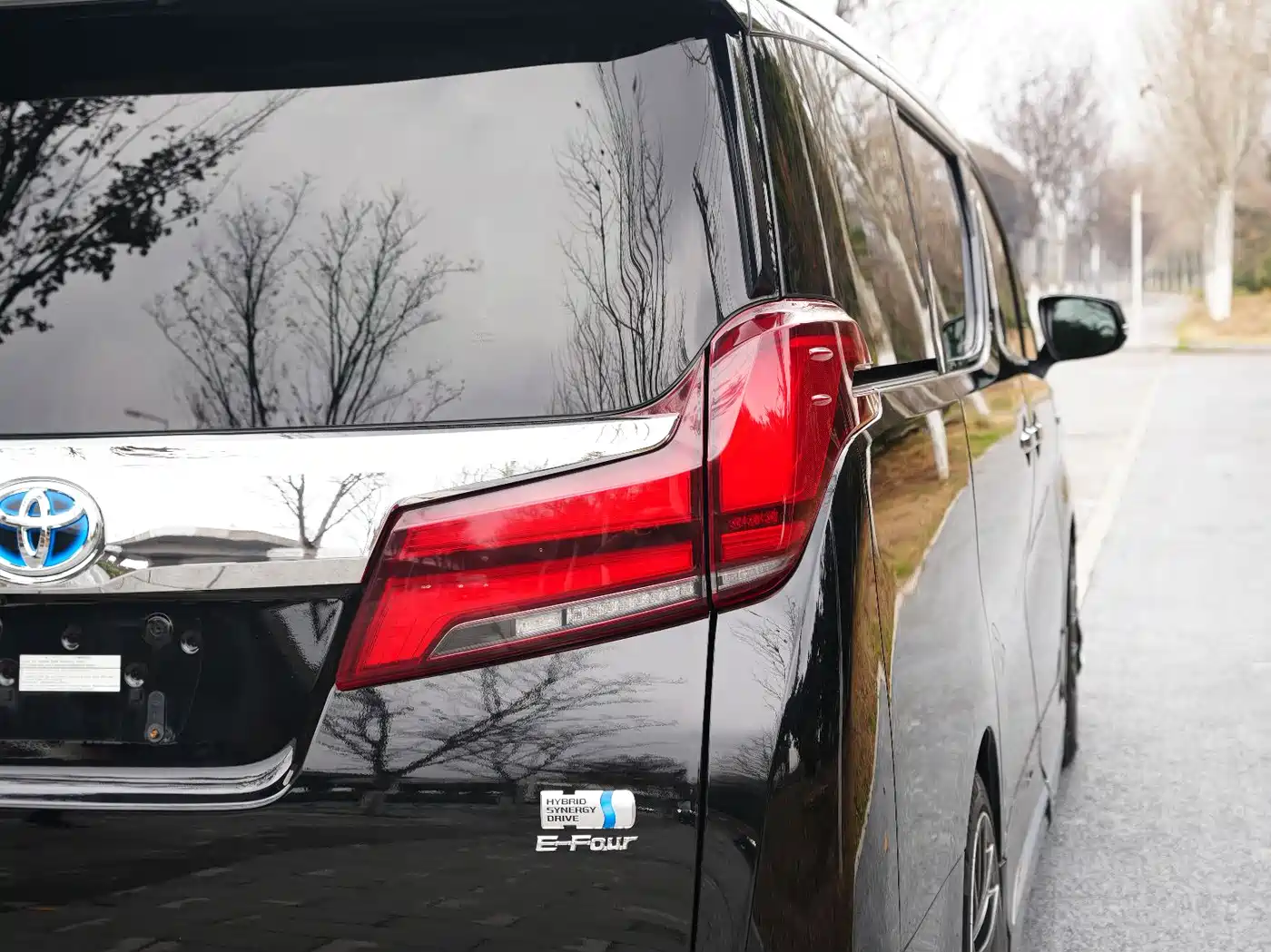 Toyota Alphard 2020 Hybrid 2.5L Premium Edition фото 7