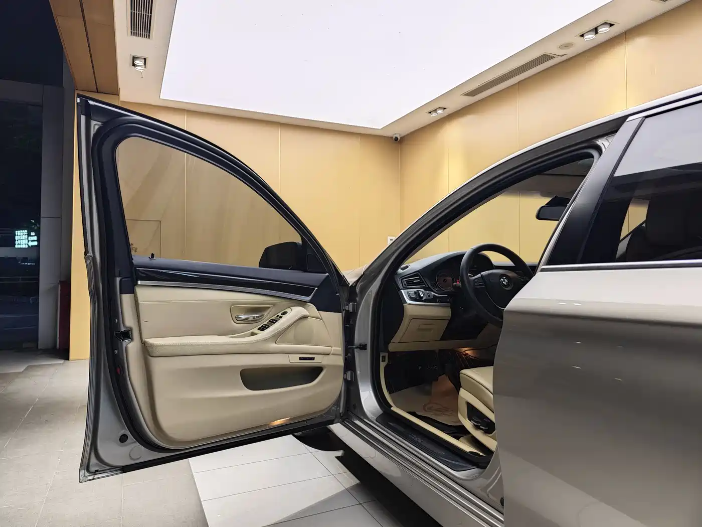 BMW 5 Series (Import) 2013 535i Leading Sport фото 8