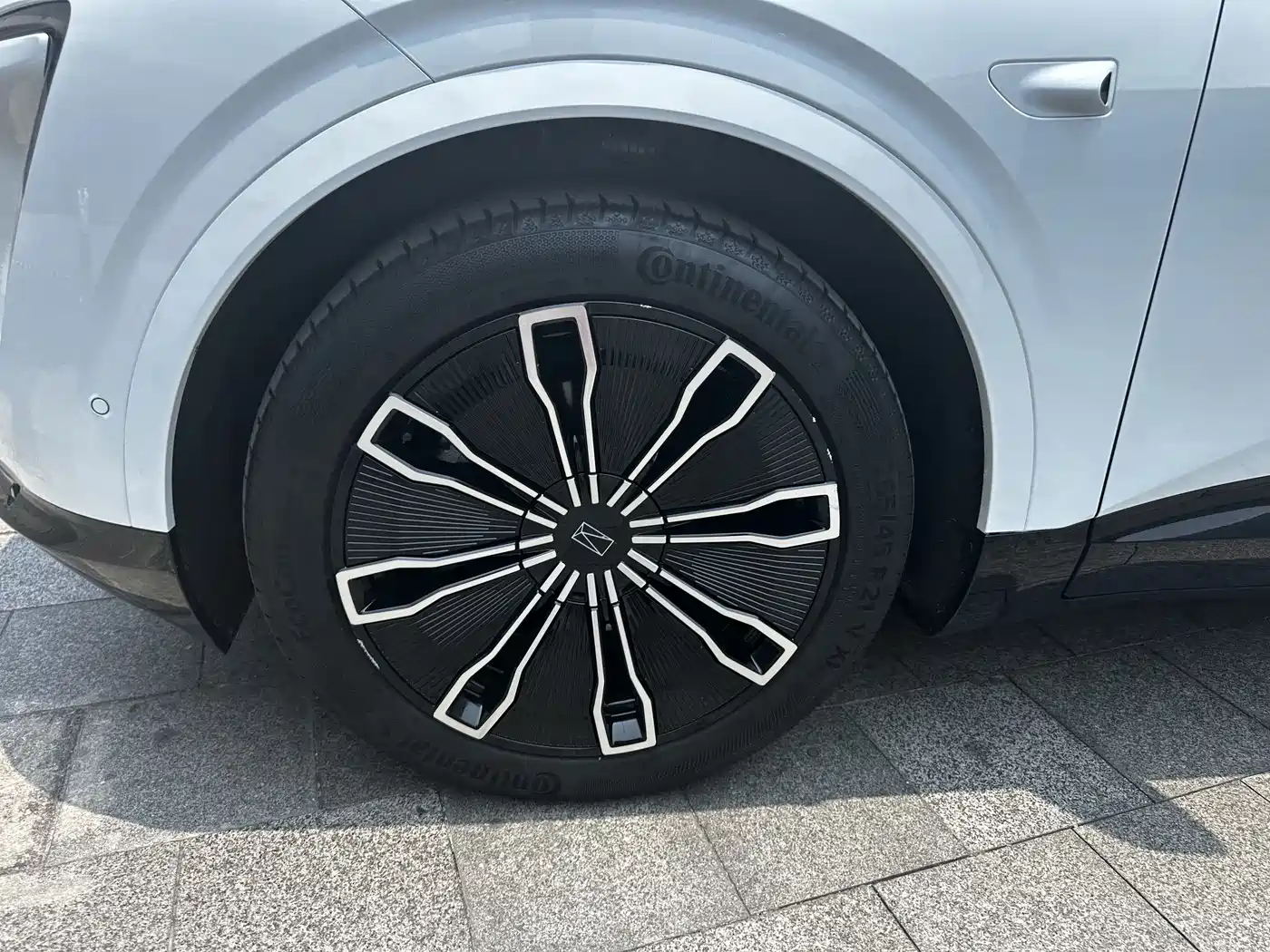 Avatr 07 2024 Ultra Extended Range 4WD фото 5