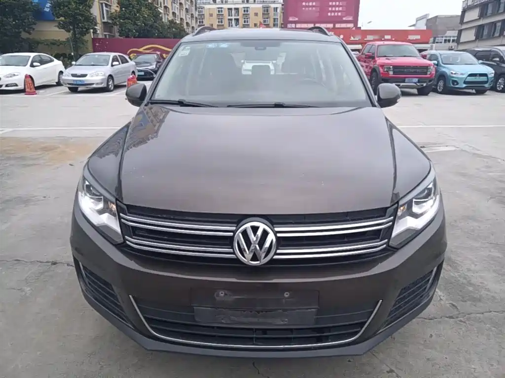 VOLKSWAGEN TIGUAN