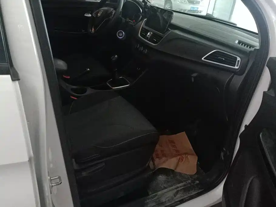 Baojun 730 2020 2019 1.5L Manual Fashion Edition 7-Seater China VI