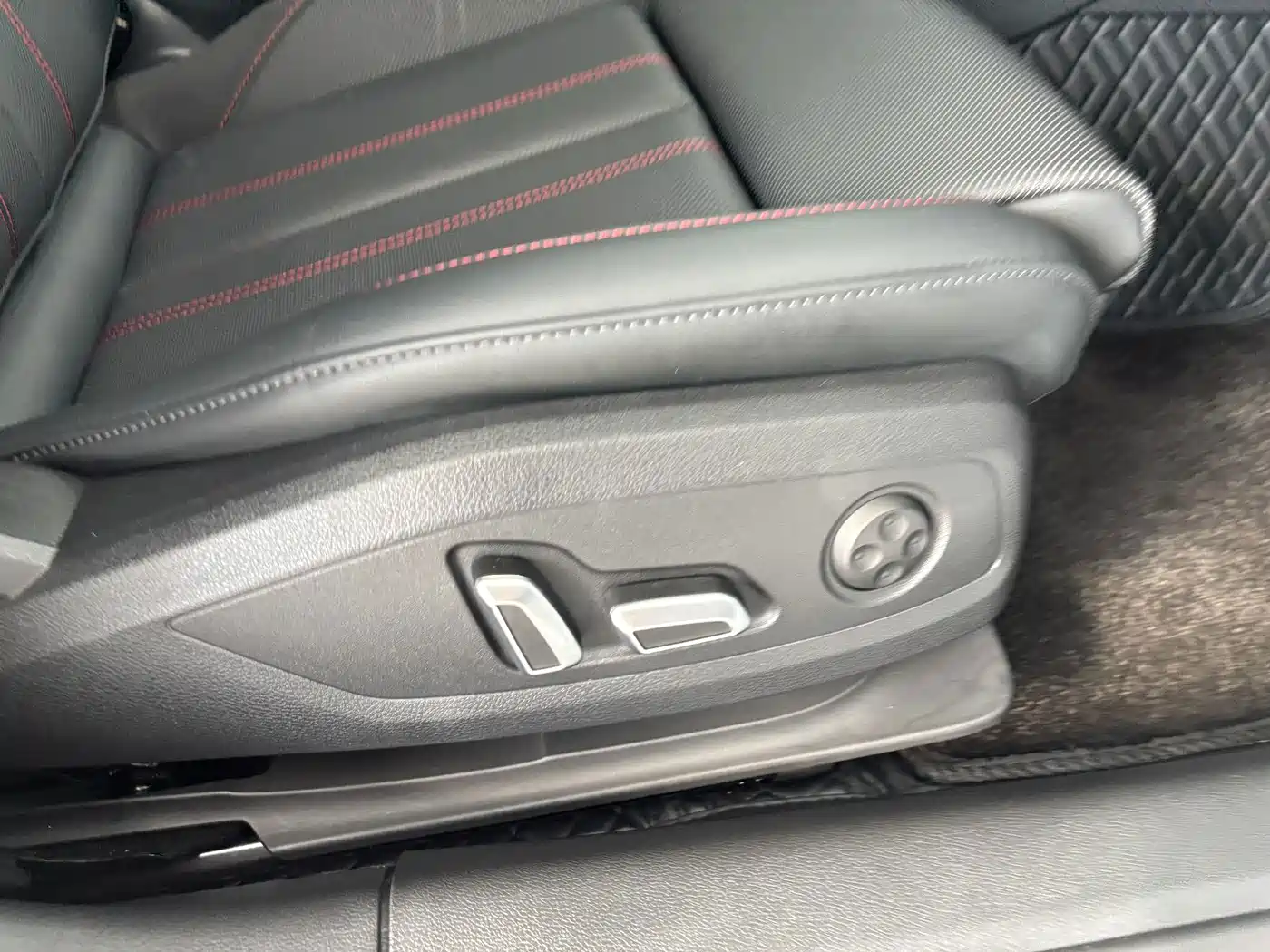 Фото 27 - Audi A4L