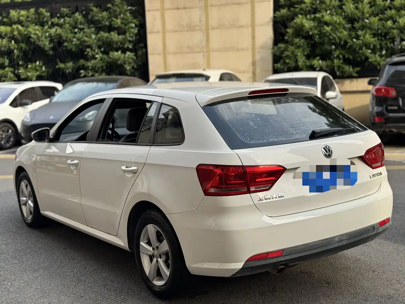 Volkswagen Lavida Tour 2013 1.6L Automatic Trend Style фото 4
