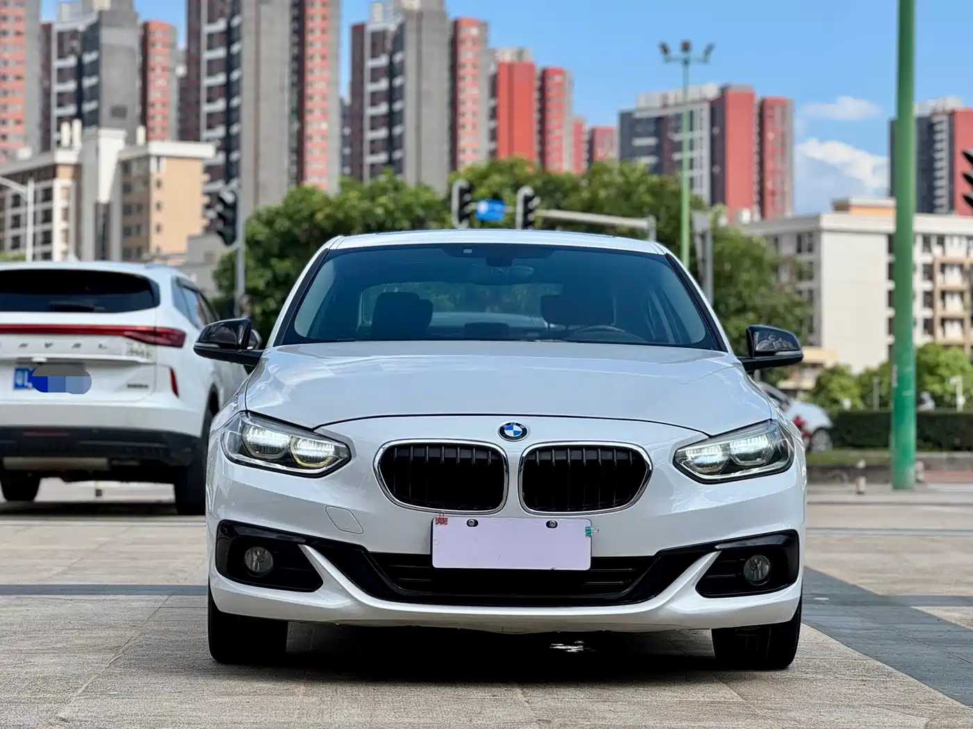 BMW 1 Series 2018 118i Sport Edition фото 2