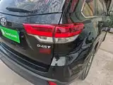 Photo 8 - Toyota Highlander