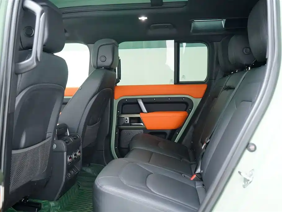 Land Rover Defender 2023 110 3.0T P400 75th Anniversary Legend Edition фото 6