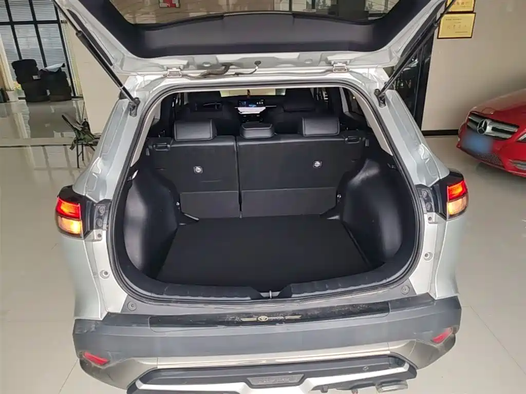Toyota Frontlander 2023 2.0L CVT Luxury Edition фото 15