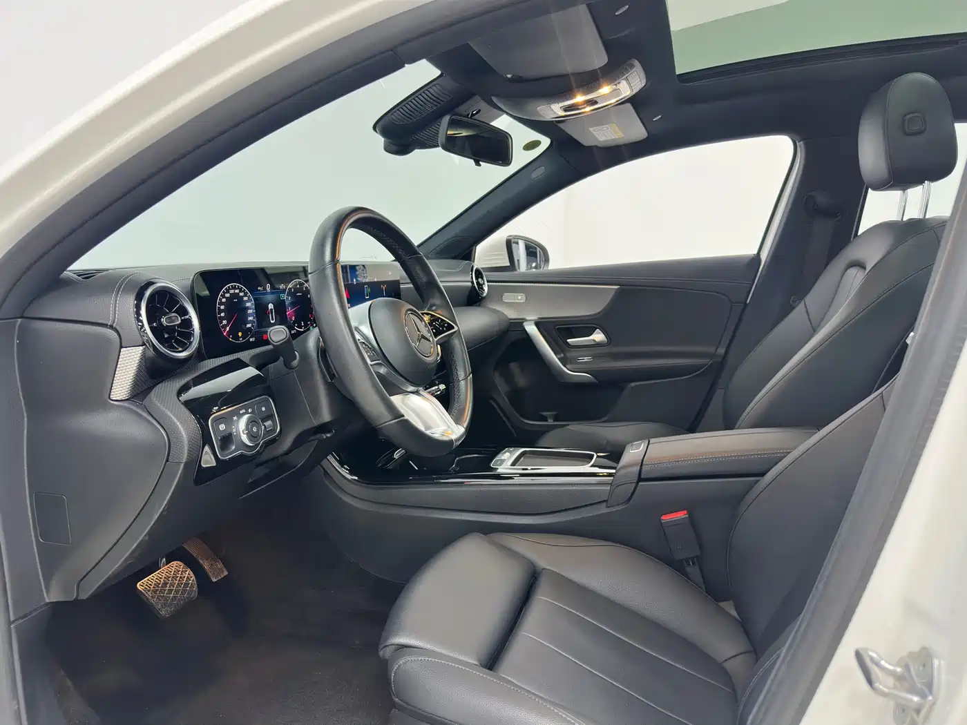 Mercedes-Benz A-Class 2023 A 180 L фото 10