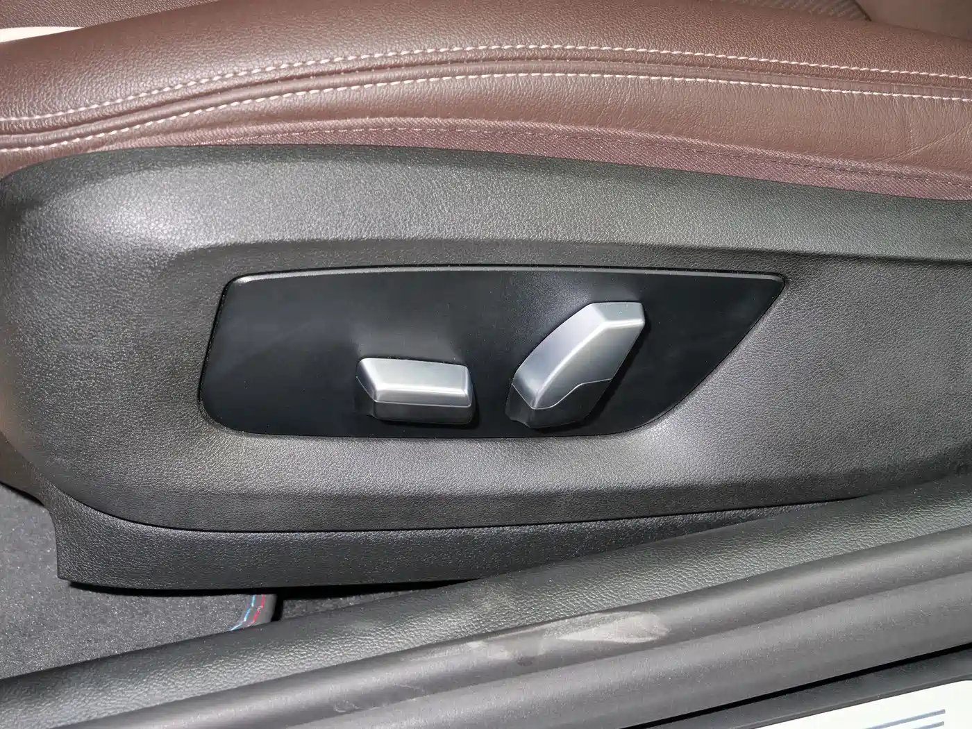 BMW 5 Series New Energy 2022 535Le M Sport Package фото 30