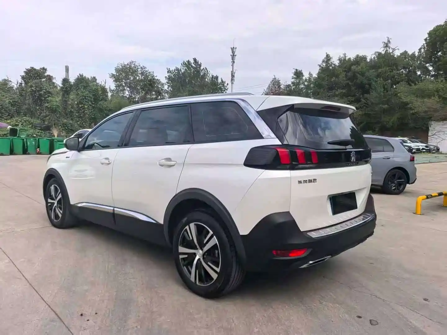 صورة 7 - Peugeot 5008