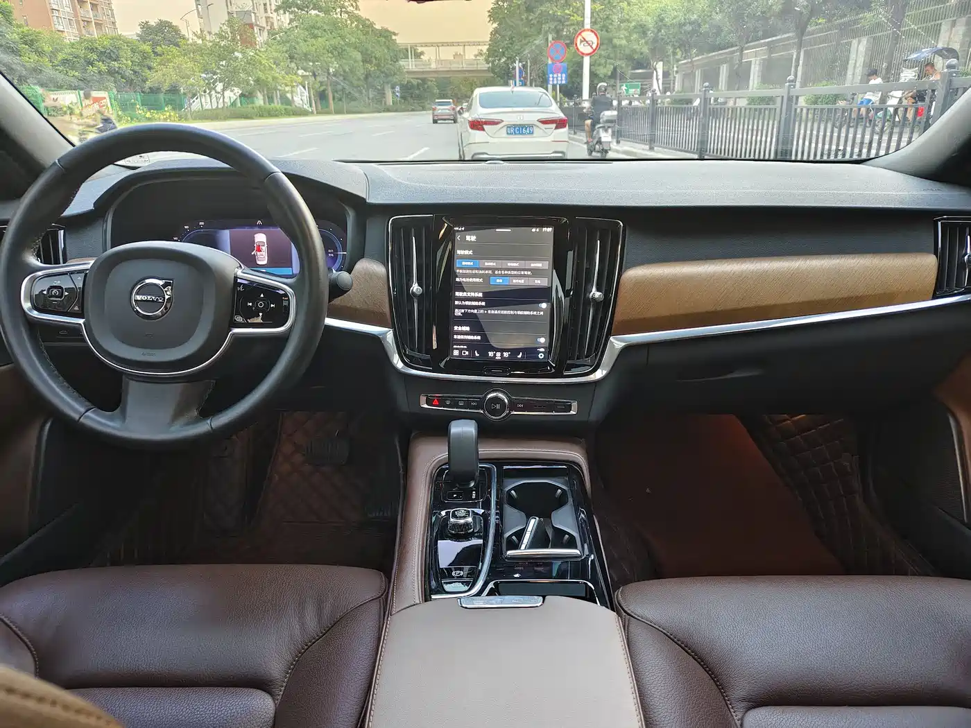 Volvo S90 Plug-in Hybrid 2023 T8 Plug-in Hybrid AWD Long Range Smart Elite Luxury фото 8